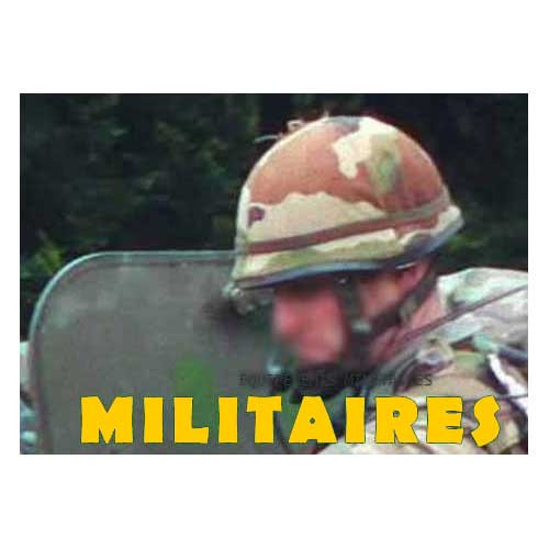 Militaire uniforme est équipements